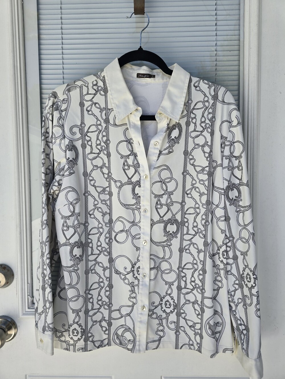 J Mclaughlin Chain Print Button-Up Blouse in White and Gray